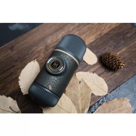 Wacaco Nanopresso Dark Souls hordozható kávéfőző védőtokkal