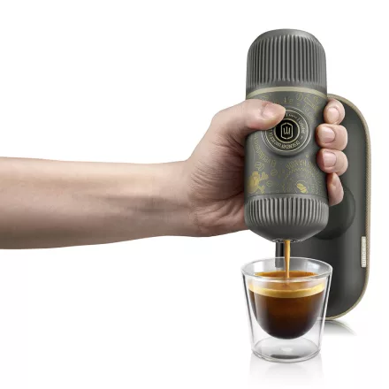 Wacaco Nanopresso Dark Souls hordozható kávéfőző védőtokkal