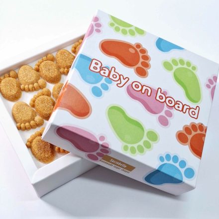 Cukrobello Baby on board dobozban baba tappancs formájú formacukor 