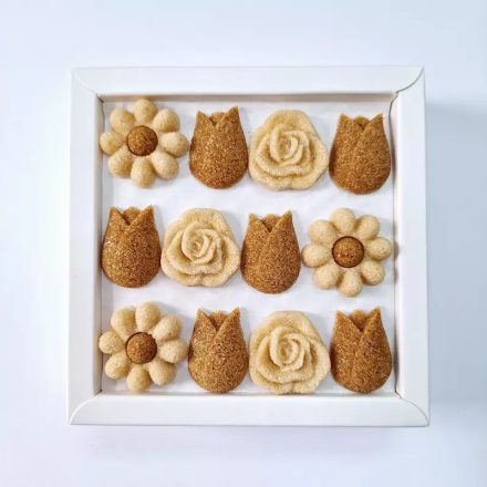 Cukrobello Virág  formacukor  Matyó mintás dobozban  dobozban