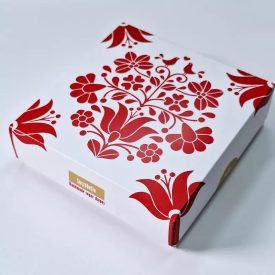   Cukrobello Virág  formacukor  piros magyar kalocsai motivumos dobozban 